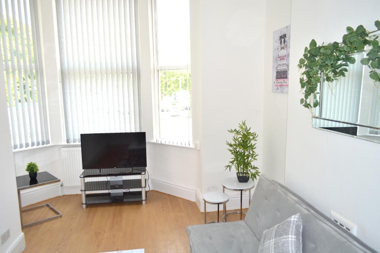 Beautiful Two-Bed Apartment With Driveway Parking Nottingham Exterior photo